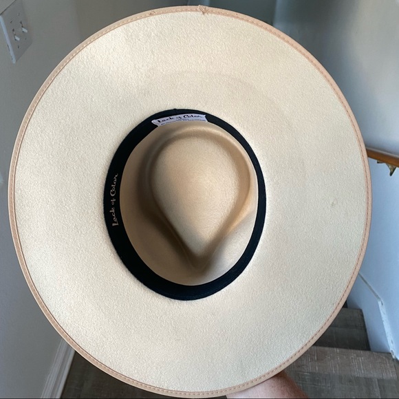 Lack of Color. Ivory Rancher - Picture 8 of 8